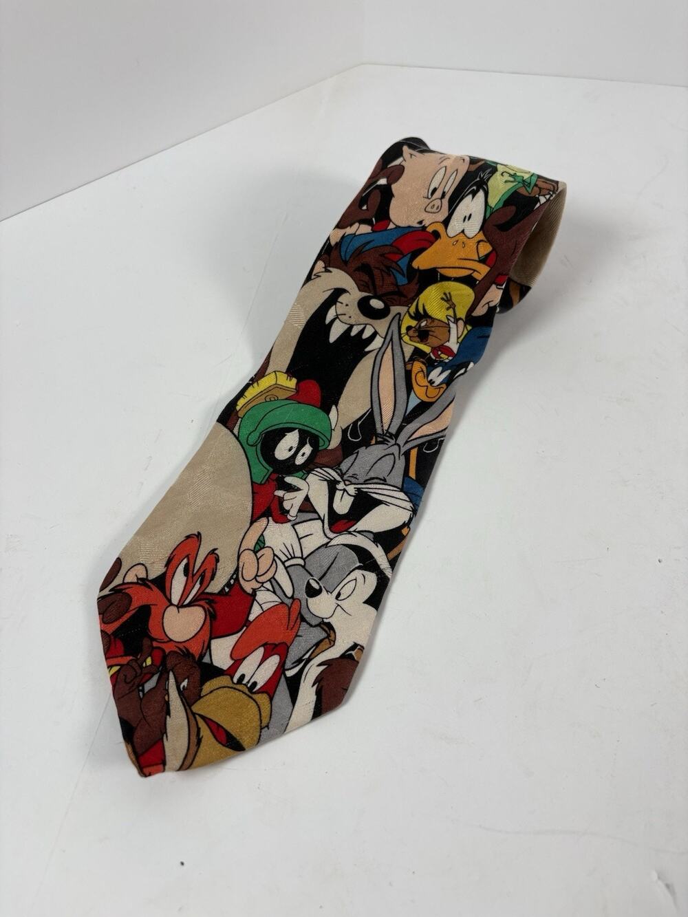 Vintage 1995 Looney Tunes Mania 100% Silk Character Tie Bugs Bunny Taz Daffy